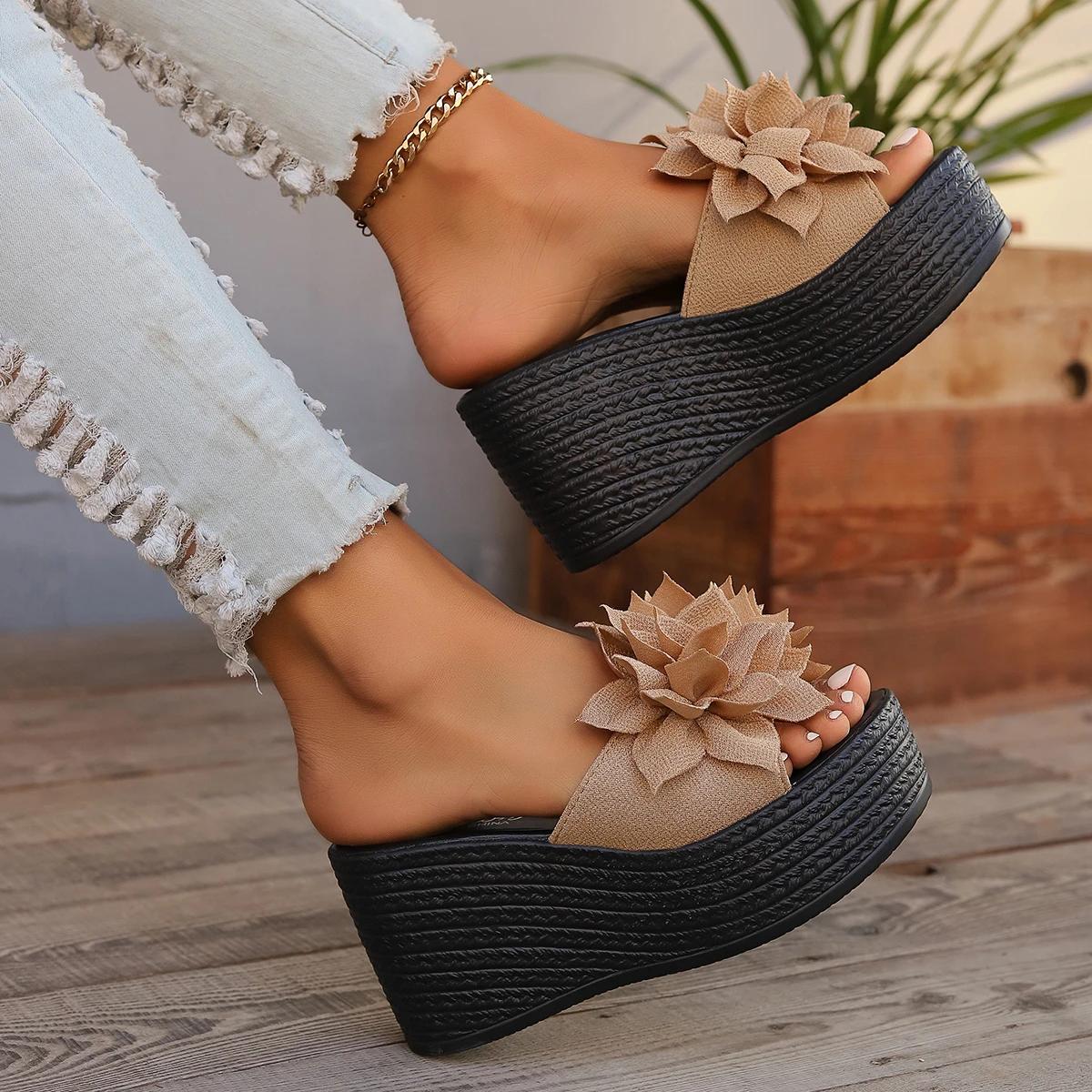 Модные женские тапочки на платформе 2024 года — фото 10