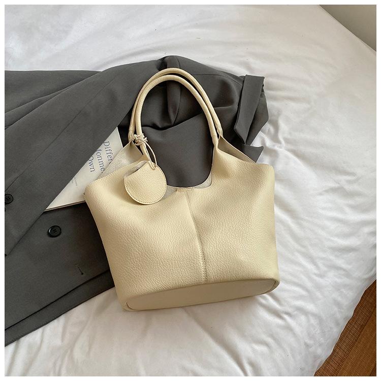 

Модная текстурная сумка-тоут большой вместимости женская 2025 новая простая повседневная сумка-тоут под мышкой высококлассная сумка на плечо