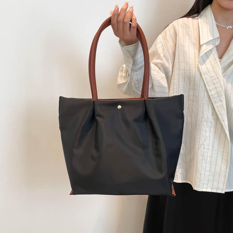 Collectors Edition Nylon Bag With Waterproof Material For Daily Use