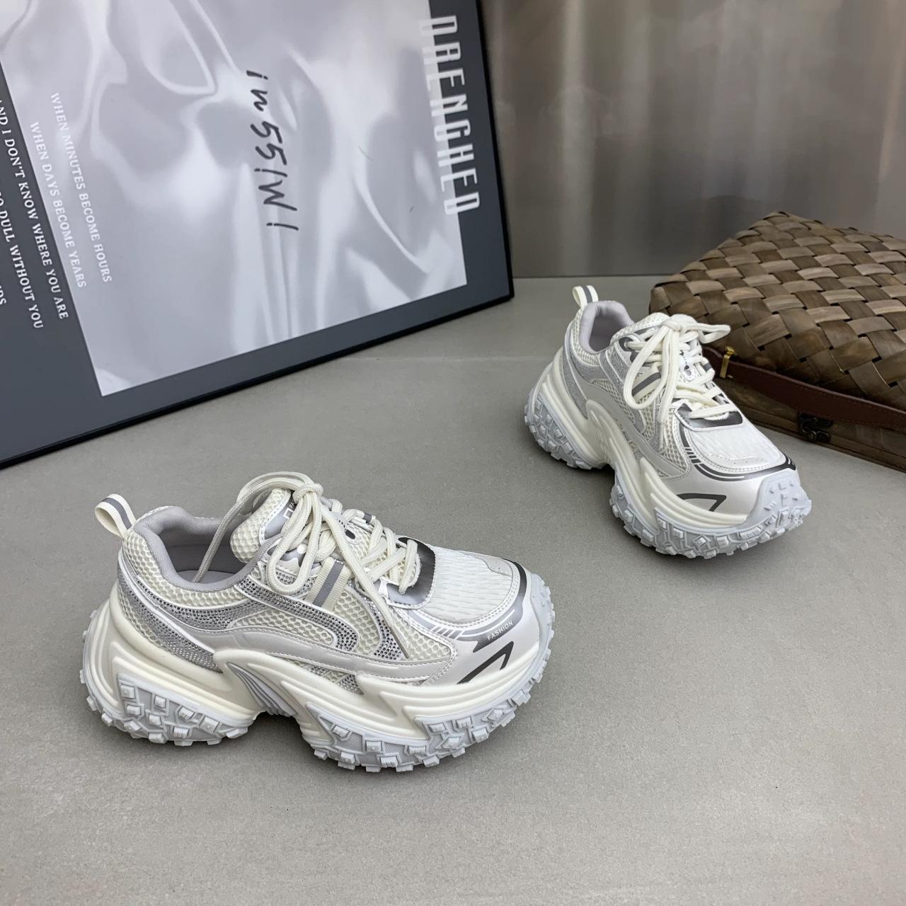 

European tire dad shoes women s 2025 summer new silver thick-soled feet small versatile height-increasing sports and leisure shoes 35 белый