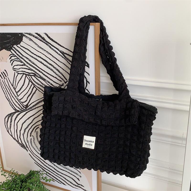 

IELGY Женская плиссированная сумка-облако на плечо большой вместимости, холщовая сумка-тоут для поездок на работу чёрный