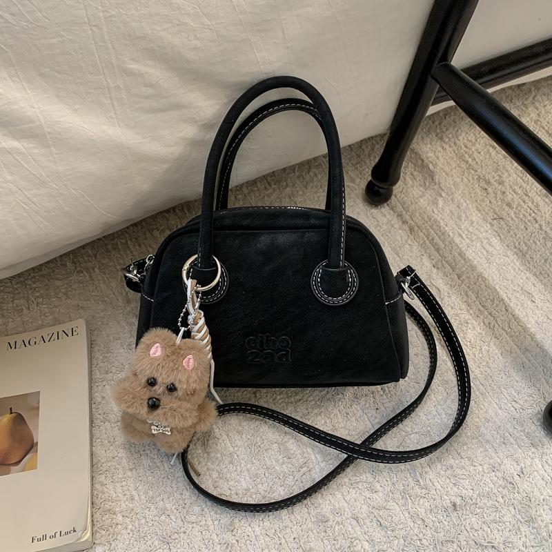 

Hand-held bowling bag women s winter new trendy pillow bag commuting high-value single bag чорний