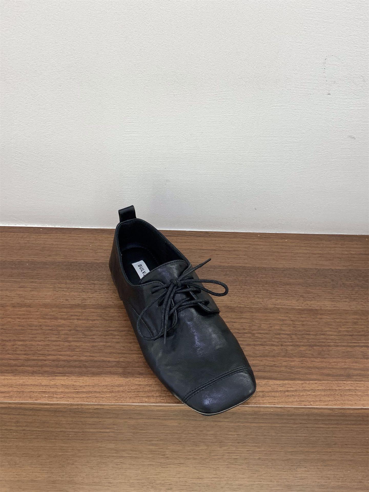

Niche lace-up black loafers single shoes women s shoes 2025 spring and autumn flat bottom with skirt British style small leather shoes 40 чорний
