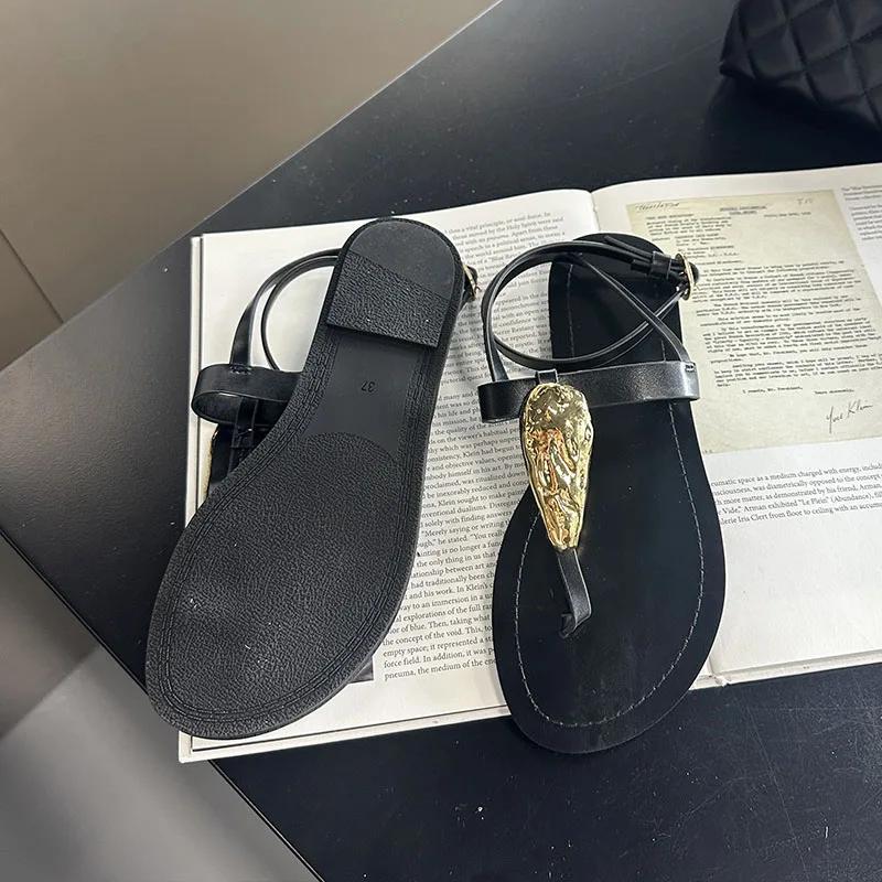 Fashion Fashion Metal Decoration Flat Sandals Women Luxury Designer Ankle Strap Flip Flops Summer Light Comfortable Slippers Sandalias