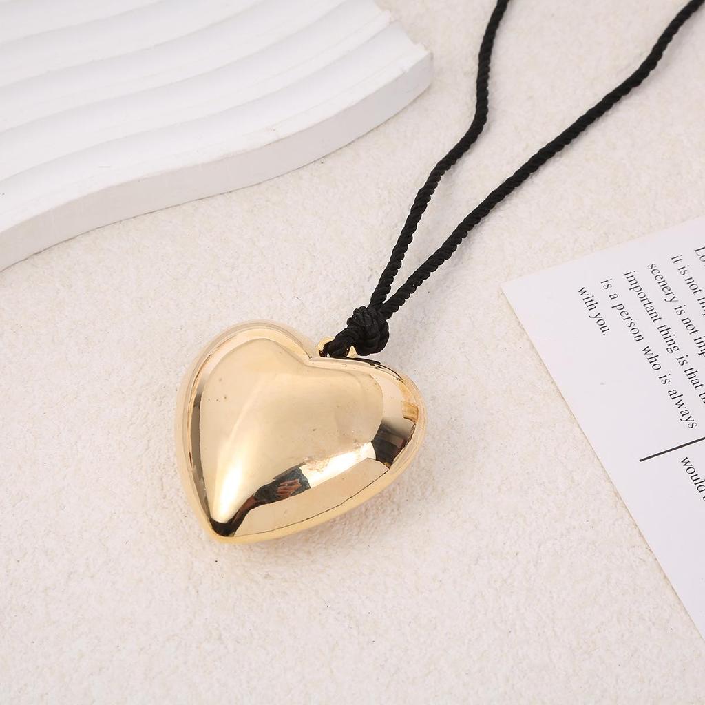 Heart Pendant Long Necklace - Women's Elegant High-End Fashion Sweater Chain Accessory