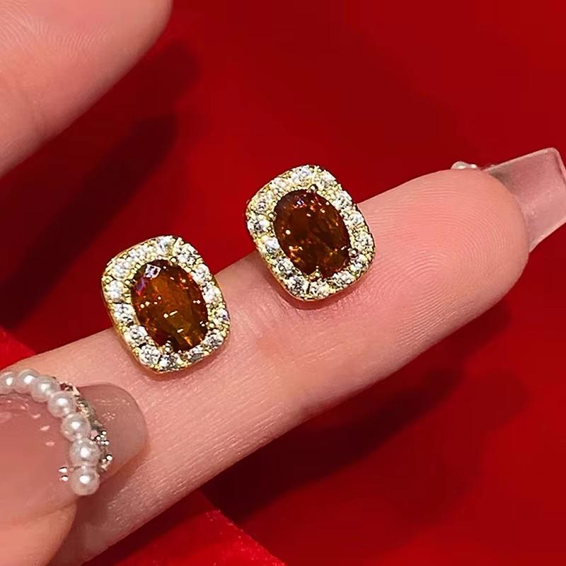 

Huitan Simple Elegant Red Cubic Zirconia Stud Earrings Temperament Accessories for Women Wedding Party Fashion Zircon Chic Gift