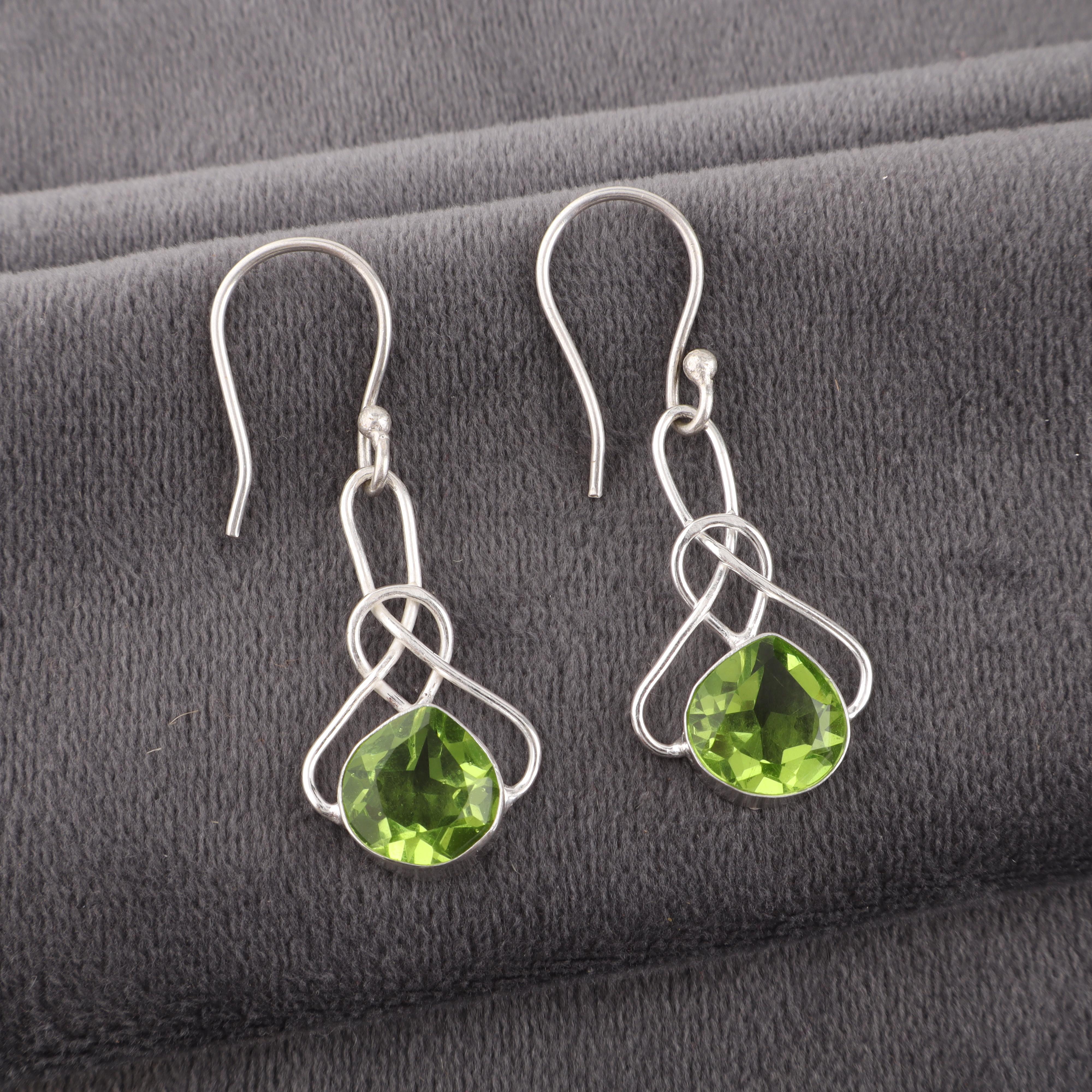 

Серьги с перидотом, ювелирные изделия с драгоценными камнями, кулон из стерлингового серебра 925 пробы, серьги с камнем-талисманом ручной работы, подарок для женщин 1.50 Inches зелёный