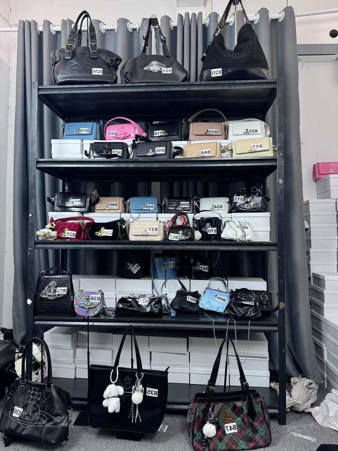 

Сумка-багет через плече жіноча вінтажна зі шкіри корови з візерунком під крокодила Імператриця-вдова Сатурн