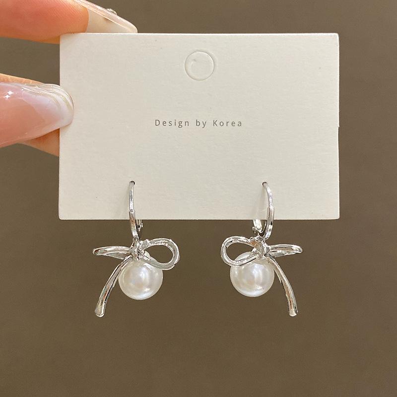 ins style bow pearl ear buckle light luxury high-end niche design earrings retro temperament gentle ear jewelry