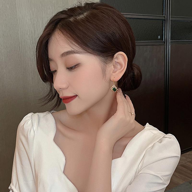 

Элегантные серьги-подвески в виде цветка с изумрудом Ювелирные изделия с цветами для женщин Драгоценный камень Заявление Изысканные ювелирные изделия