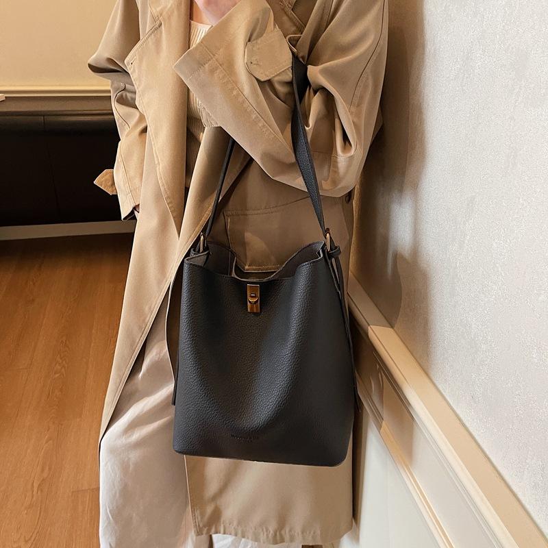 Large-capacity fashionable and versatile tote bag women's 2025 winter new large-capacity casual commuter shoulder crossbody bag