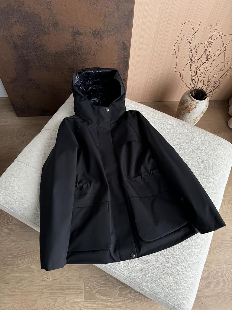 White goose down tooling jacket down jacket women's outdoor short waterproof loose waist pie to overcome European goods