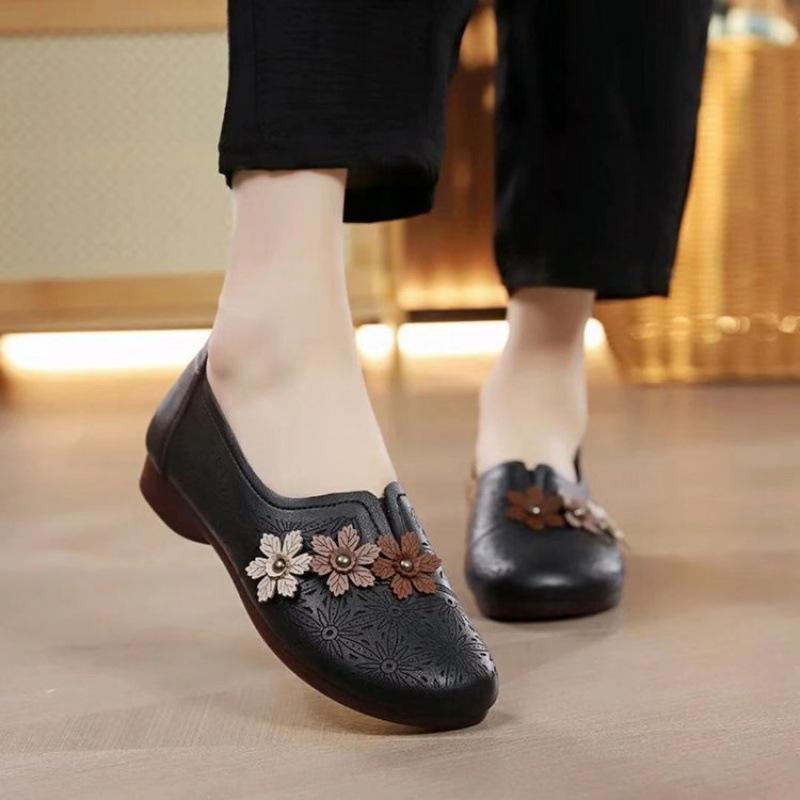 

Mom single shoes women s non-slip shoes flat shoes one pedal middle-aged and elderly summer new comfortable casual shoes single shoes board shoes 35 чёрный