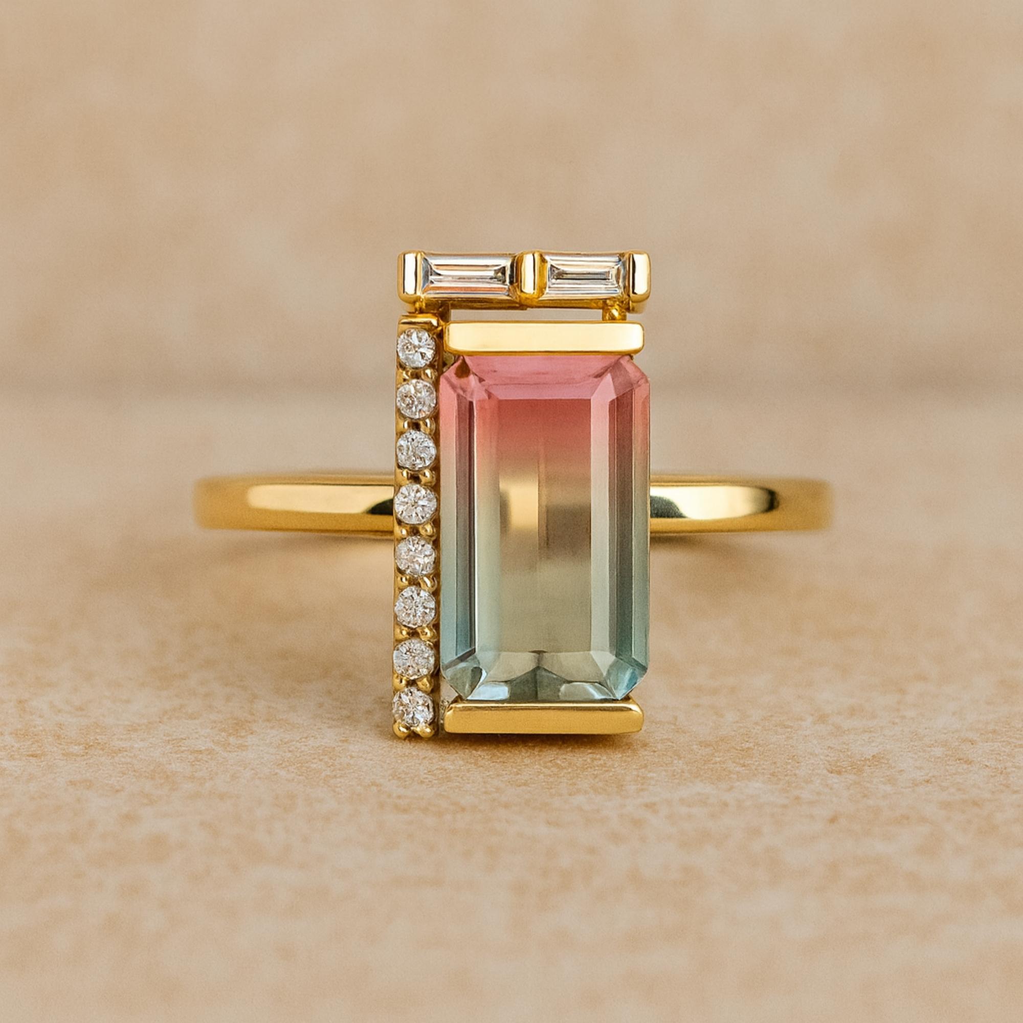 

Кольцо с турмалином «Багет» и кубическим цирконием – Современное эффектное кольцо с драгоценным камнем - Позолоченное серебро 925 пробы - Ювелирное украшение в подарок Q розовый