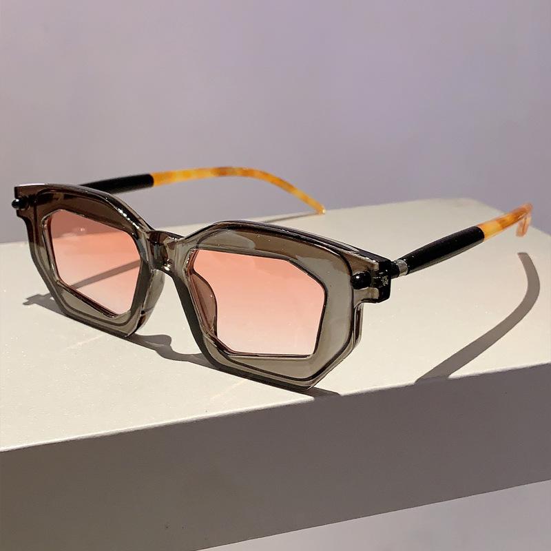 Punk Vintage Sunglasses Women Men Luxury Brand Designer Sun Glasses Outdoor Driving Rivet Shades UV400 Protection