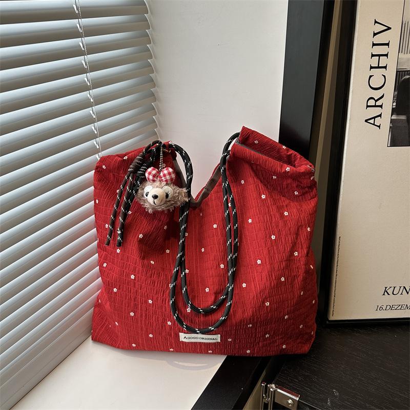 

Casual bag women s 2025 new trendy and popular lightweight cloth bag shoulder bag large capacity class commuter tote bag single bag красный