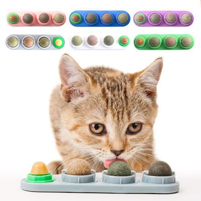 Lot de 4 balles à lécher à l'herbe à chat, rotatives et comestibles, à base d'herbe à chat naturelle Silvervine. Convient aux chatons et favorise une bonne hygiène dentaire.