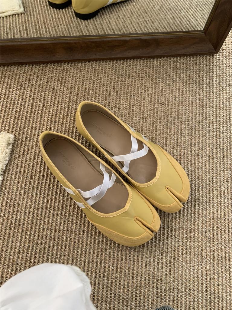 IPPEUM Tabi Sneakers Shoes Black Red Split-Toe Ballet Flats Women Pu Leather Mary Janes Shoes