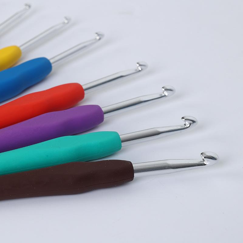Rainbow Soft Grip Aluminum Crochet Hooks Set with Wool Needles