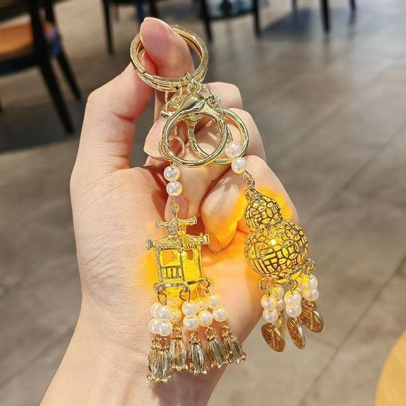 Breloc Lanternă Palat Luminoasă: Breloc pentru Geantă de Damă & Accesoriu Auto cu Pandantiv Stil Antic