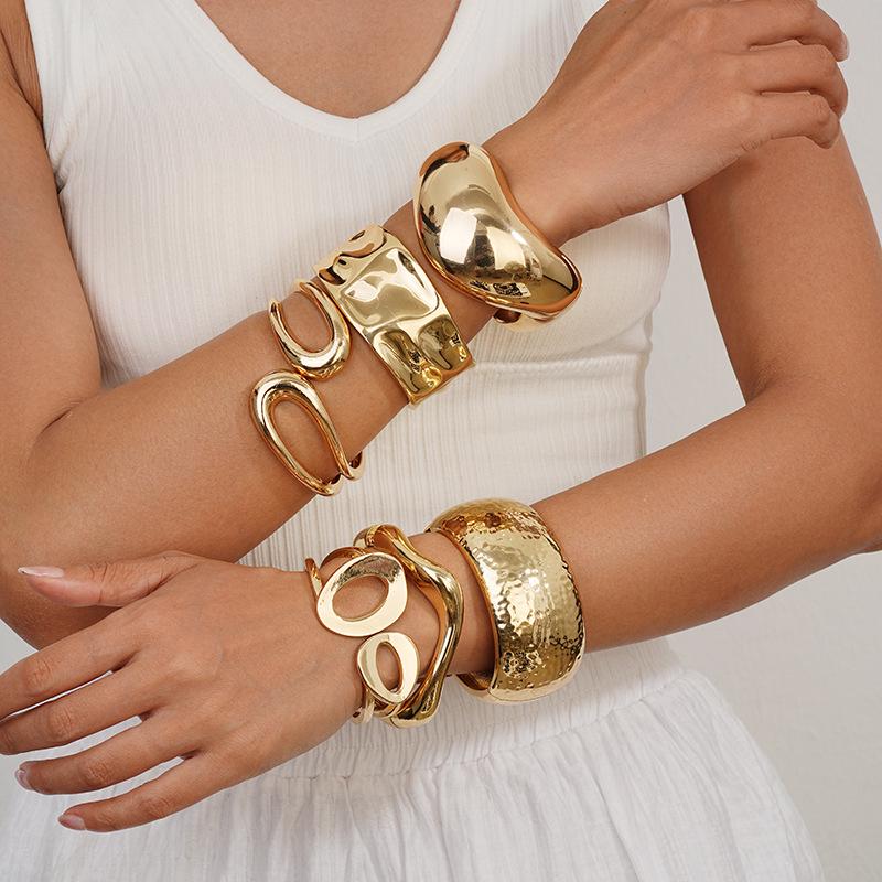 Interlocking Ring Open Bangle - European & American Light Luxury Design for Women