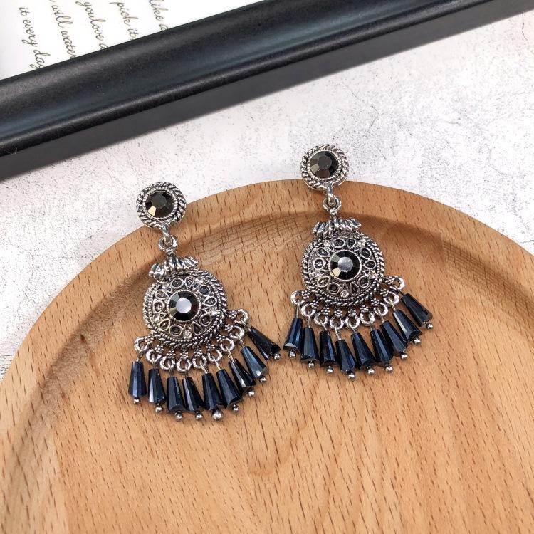 Premium Sense Retro Crystal Fringed Stud Earrings Women's Simple Temperament Versatile Personality Earrings Baroque Ear Jewelry