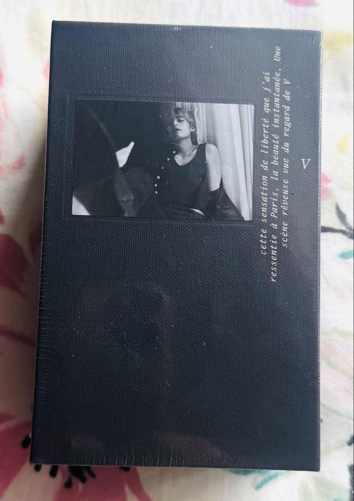 [USED] BTS V Tae PHOTOBOOK Photobook V Rêvé with Poster