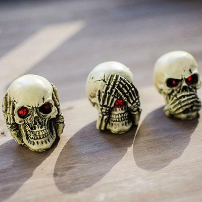 Death-themed Character Skull Resin Craft Skull Model Ornament for Aquarium Landscaping and Halloween Decoration Psychological Sand Table