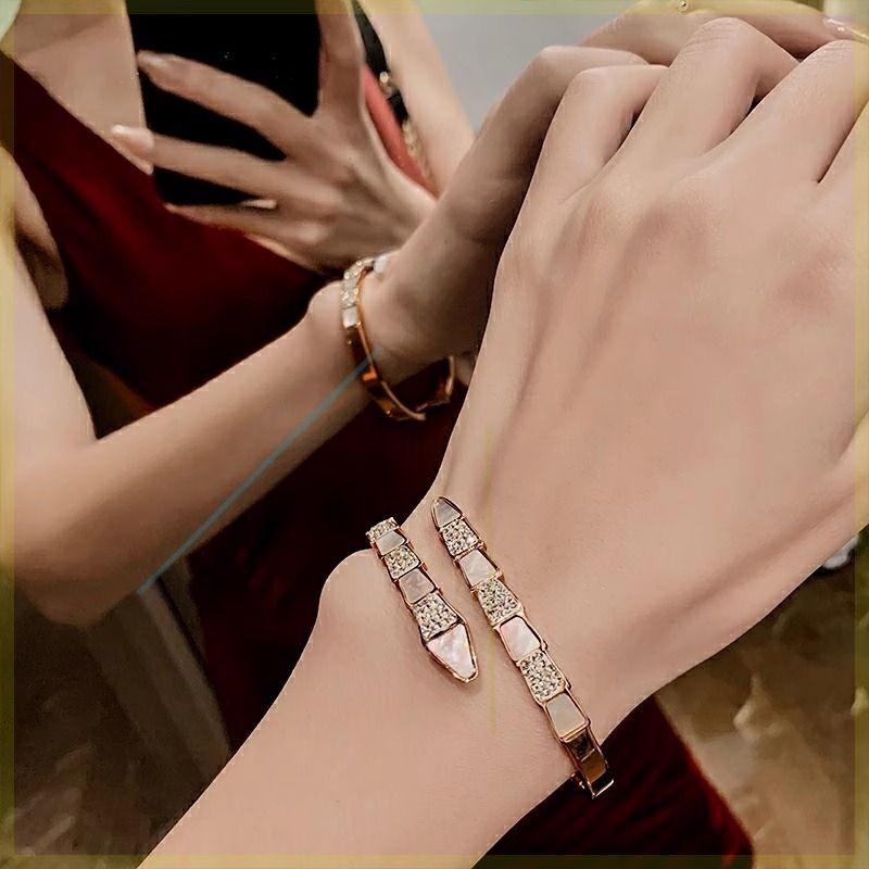 Snake-shaped Rose Bracelet, Feminine High-end Temperament, Mother-of-pearl Cold Style
