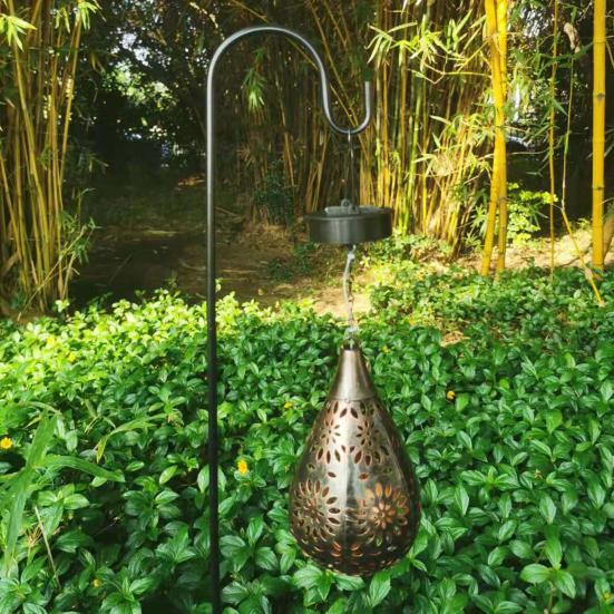 Outdoorlaterne IP44 Durchbrochene Eisenkunst Wasserdicht Lichtsteuerung Solarbetrieben Dekorative Projektionsleuchte