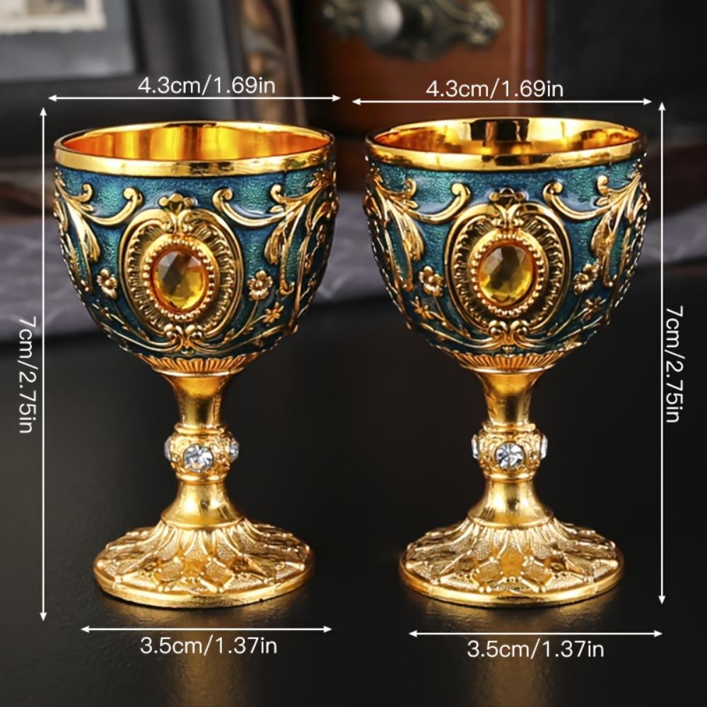 2 stykker retro middelalderstil imitasjon renessanse hellig gral beger, luksuriøs gullfinish med utsøkte blomstermønstre, håndlagde metallkopper