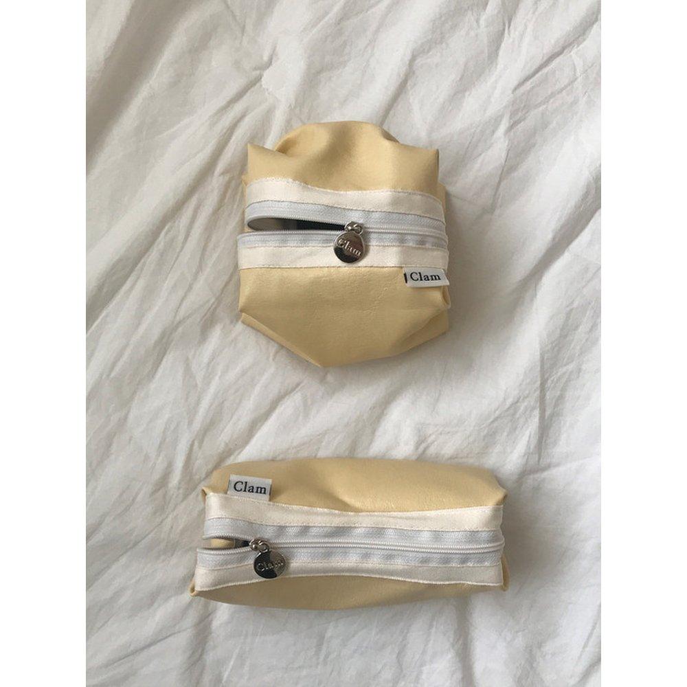 Clam Round Pouch _ Leather Lemon Cream