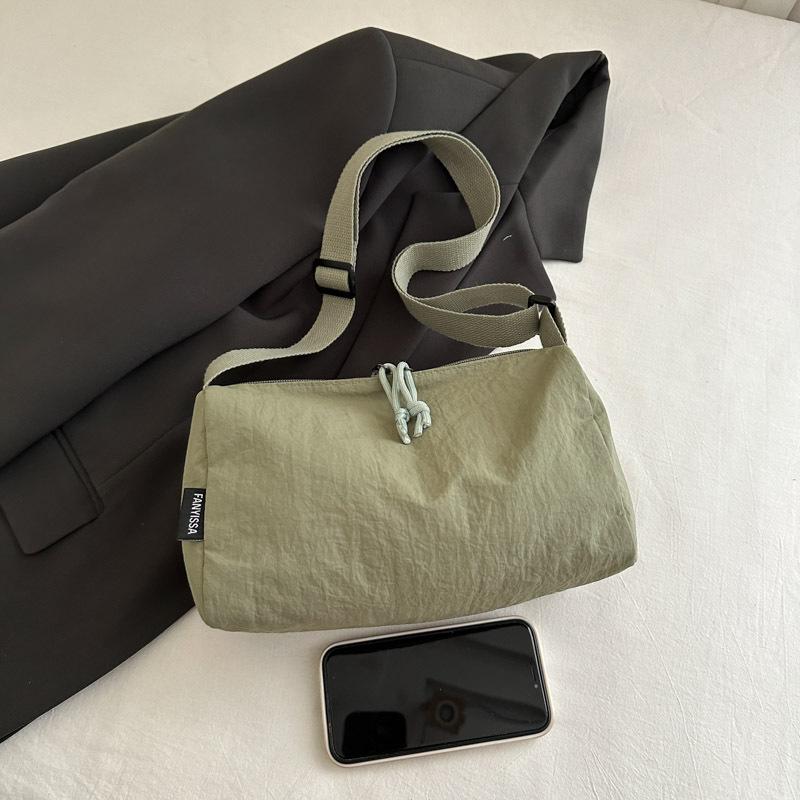 Lässige Nylon-Canvas-Tasche mit großem Fassungsvermögen, Damen-neue Mode-Umhängetasche, vielseitige breite Messenger-Kissen-Tasche
