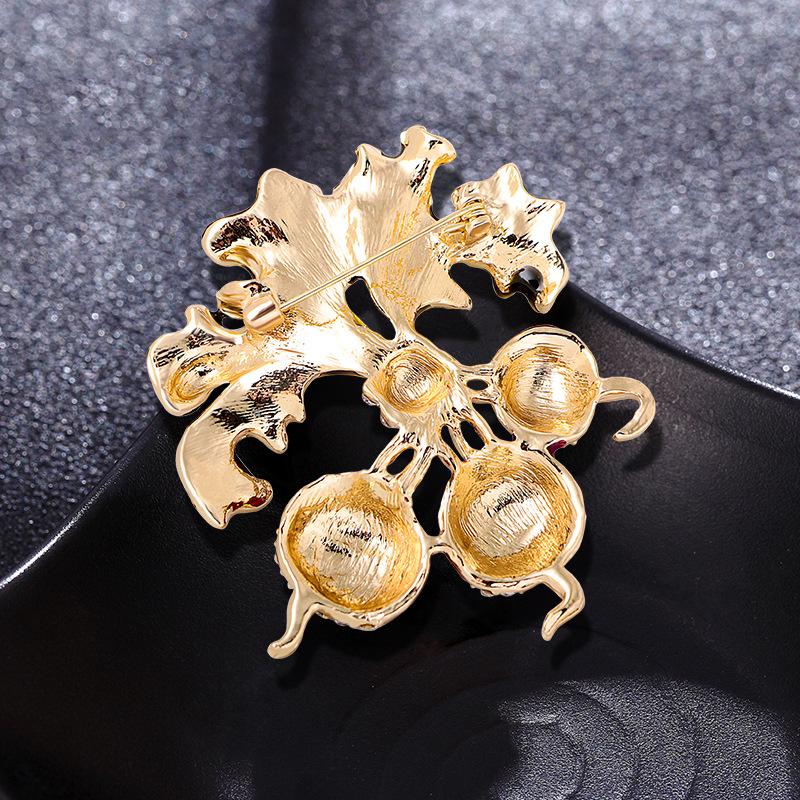 Jewelry Retro Trend Three-dimensional Oil Dripping Fashion Carrot Retro Accessories Brooch