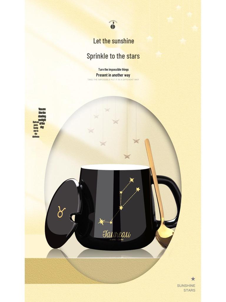 Spersonalizowany ceramiczny kubek do kawy z pokrywką i łyżeczką - Świąteczny wzór dla par