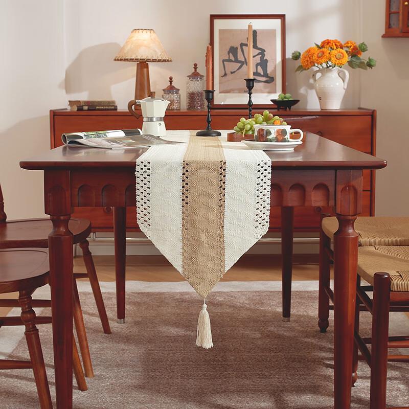 

Light Luxury Nordic Tasseled Table Runner