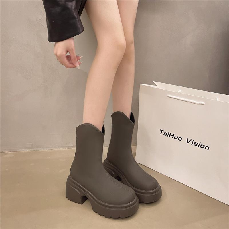 Short boots women's 2025 autumn and winter new round head thick heel V mouth thick sole small boots rear zipper thin Martin boots