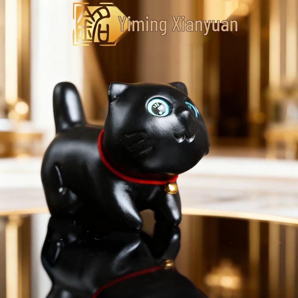 Confident Cat Buxus Wood Carving: Cute Cartoon Kitten Ornament and Handcrafted Wood Hand Grip.
