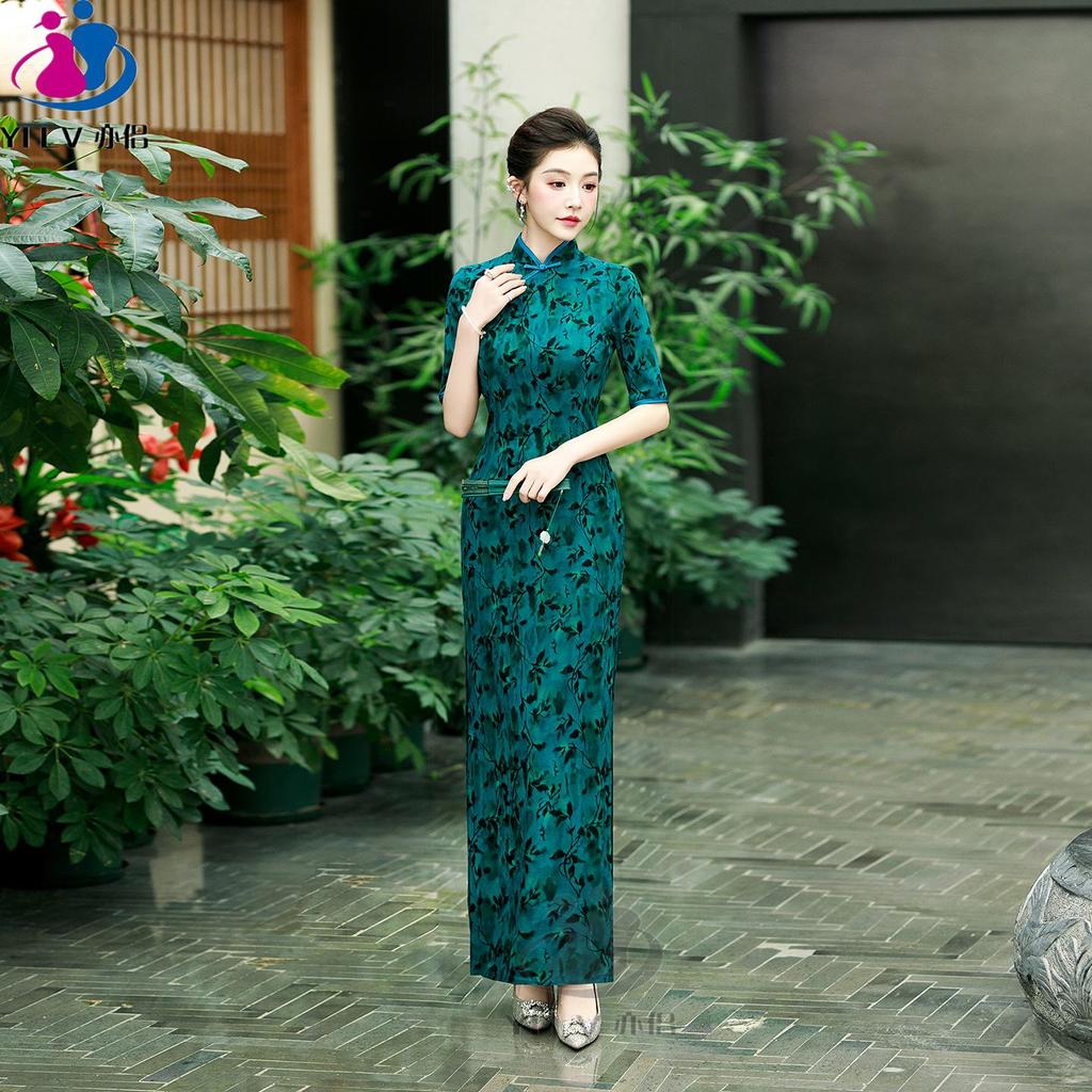 2025 Retro Plaid Chinese Cheongsam: Stylish Slimming Design for Daily Wear & Performances