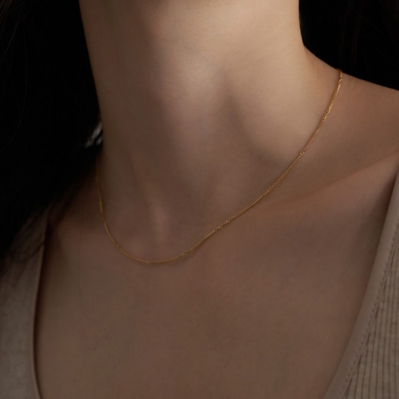 

Dawn of Me Simple Curve Chain Necklace Gold