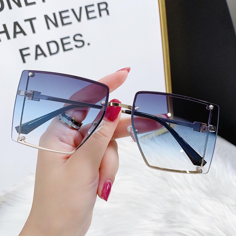 Trendy Metal Square Frame Sunglasses - Fashionable Sun Protection for Travel & Driving Sunglasses