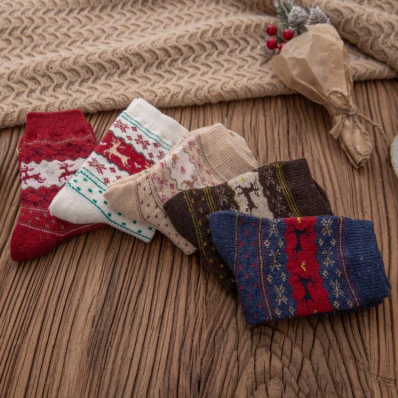 1 Pairs Deer Patterned Women Printed Thick Socks Suitable For Warm Soft Comfortable Christmas Stockings Autumn Winter Socks