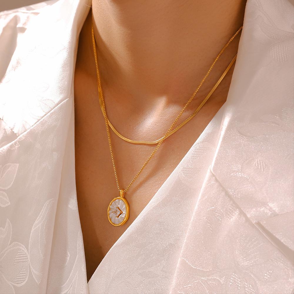 French Retro Oval Mother-of-Pearl Zircon Pendant On 18k Gold-Plated Titanium Steel Clavicle Chain