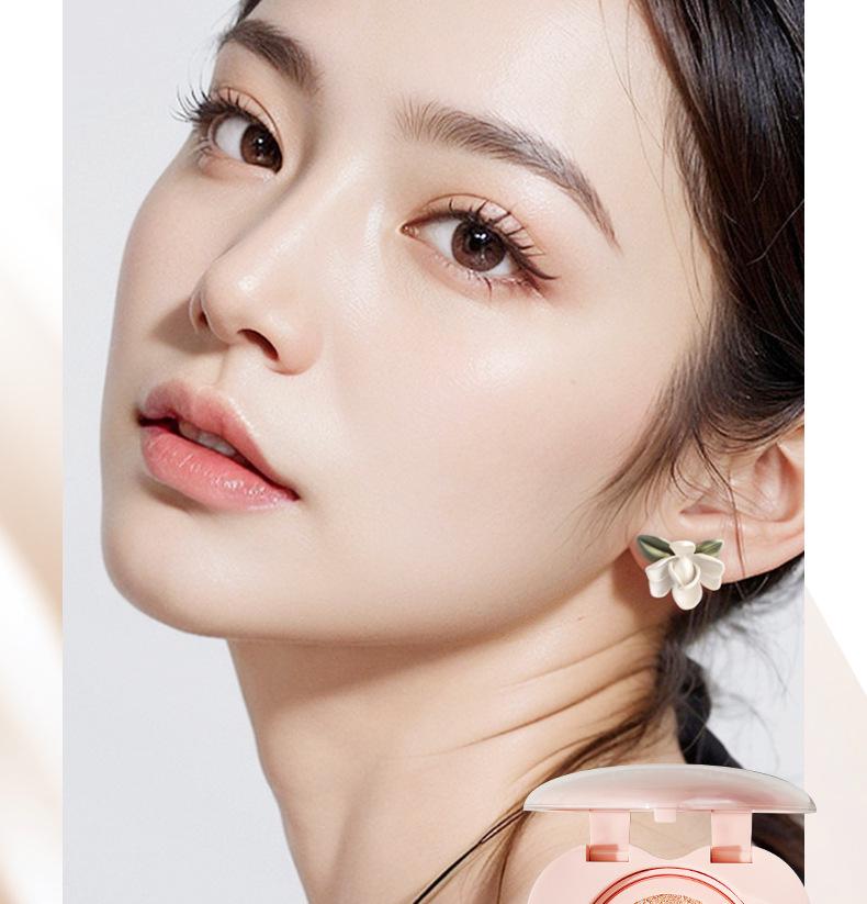 Soft Focus Cushion BB Cream: Light, Breathable, Concealing, Shape-Defining, Delicate, Adherent, Non-Caking Foundation.