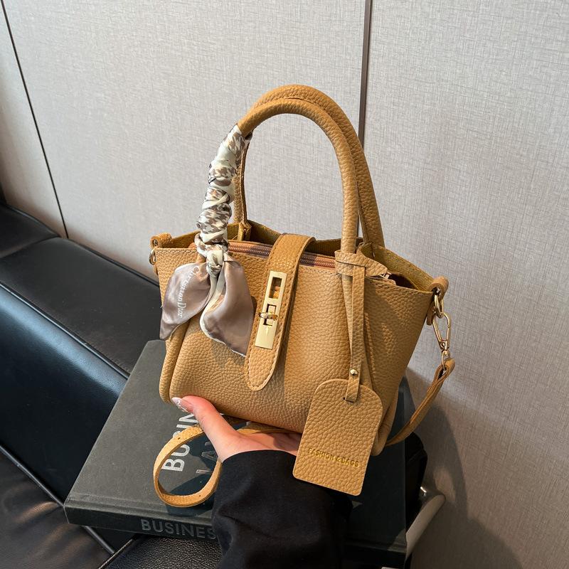 Premium sense retro small bag women's 2025 new spring and summer versatile messenger bag fashion super fire portable bucket bag