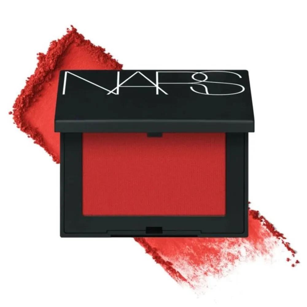 NARS 953 Exhibit A Powder Blush Red
