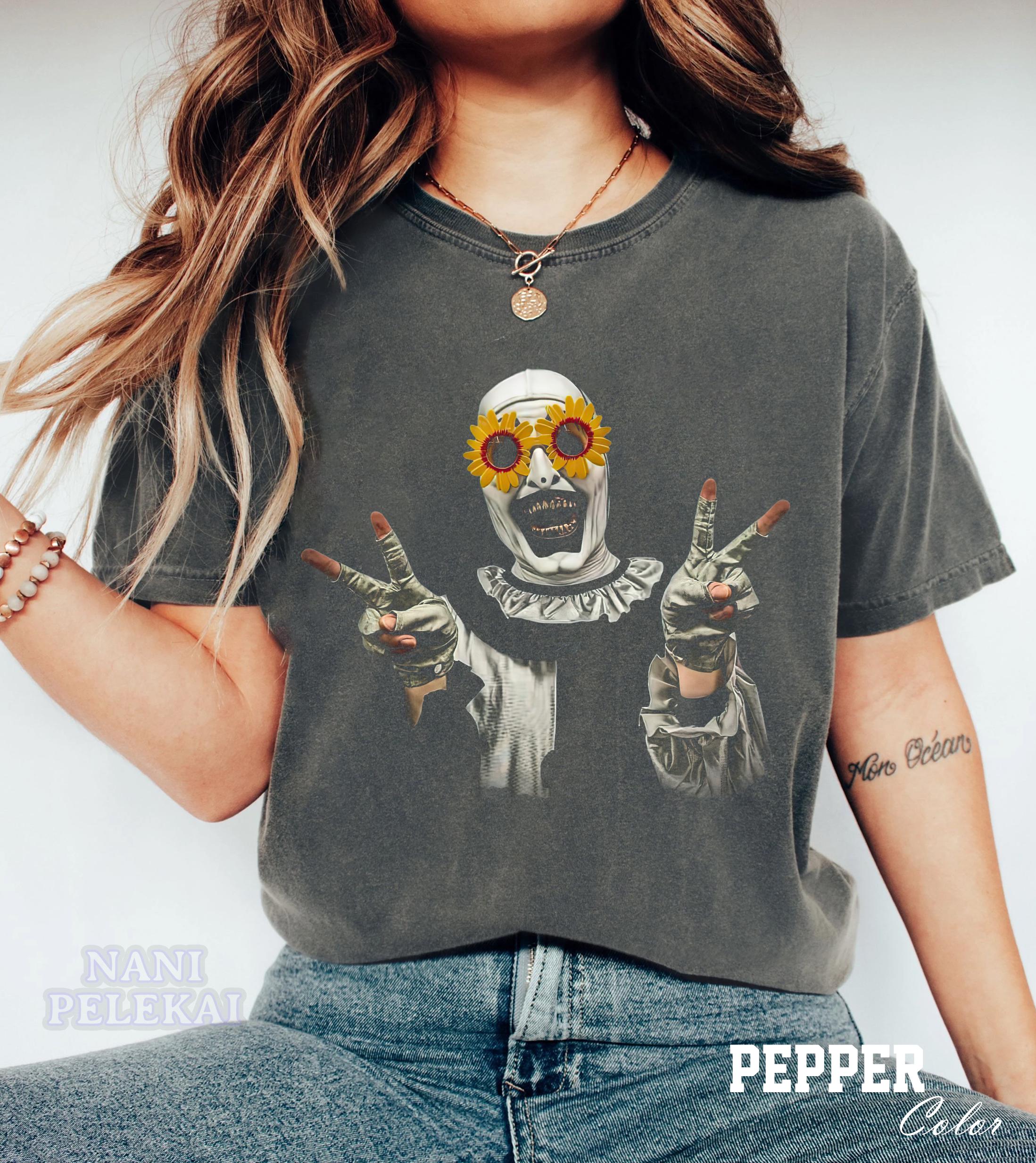 Horror Clown Art Clown Tshirt Movie Horror Clown Tshirt Thrilling Slashing Movie Pattern A Gift for Horror Movie Fans S