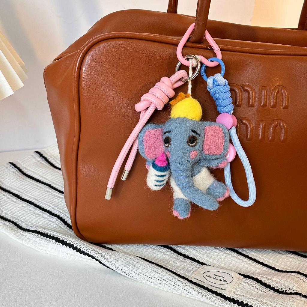 Handmade Wool Felt Elephant Keychain: Cute Backpack Accessory & Small Pendant