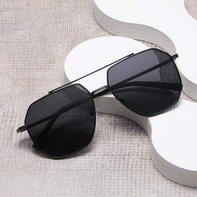 New Sunglasses Luxury Brand Design Fashionable Women Sunglasses Retro Men Uv Resistant Toad Mirrors Driving Fishing Sunglasses