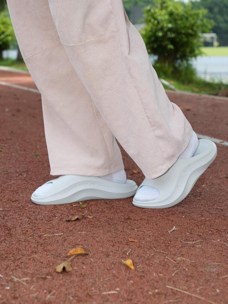 Kelme Sports Slide Suitable for and Beach Comfortable and Unisex Sandals, Ultra-Lightweight, Cushioned, Design, Shower, Pool, Use, Non-Slip